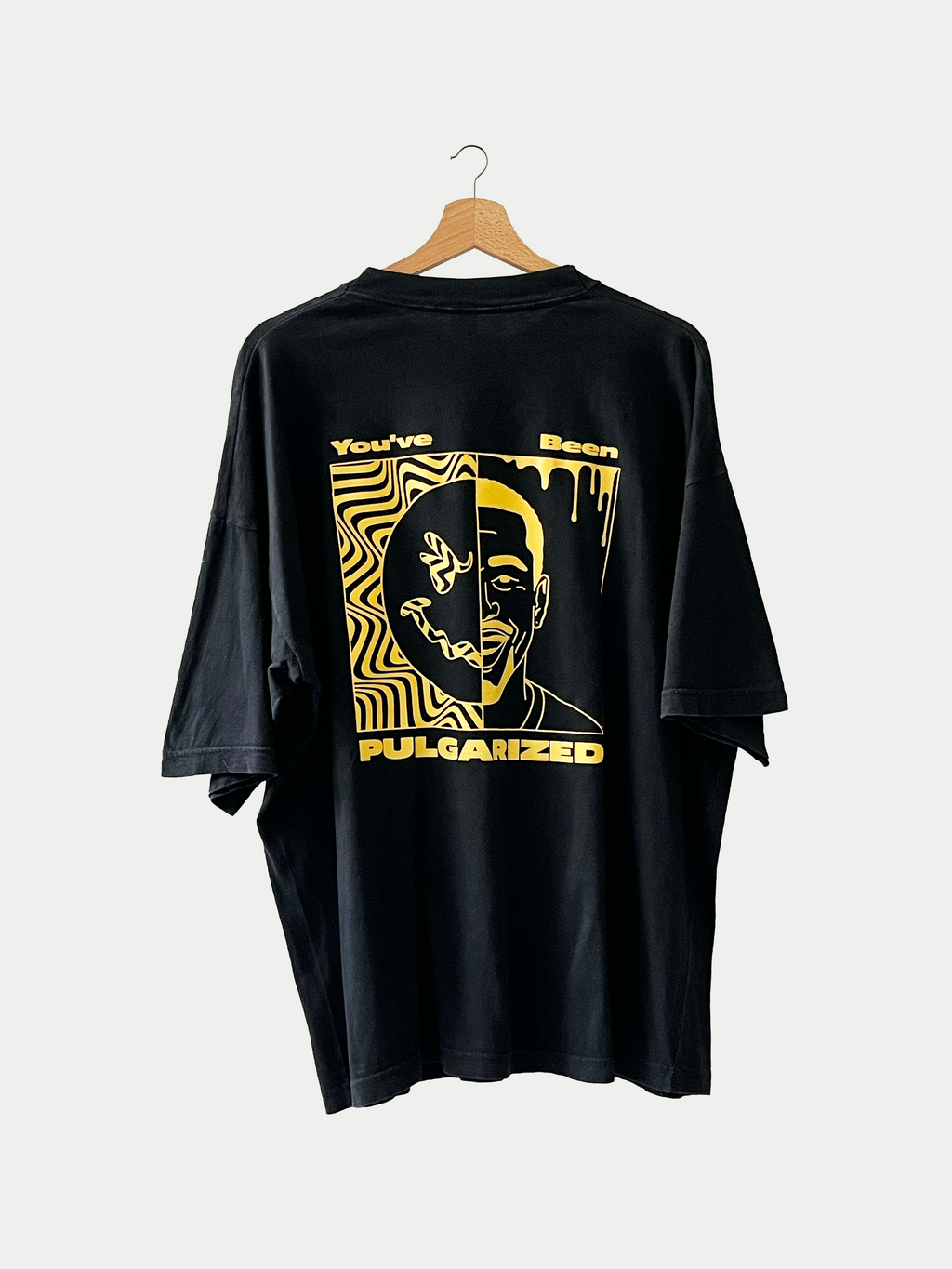 T-shirt noir et jaune vintage 90’s Sehama X Pulgar